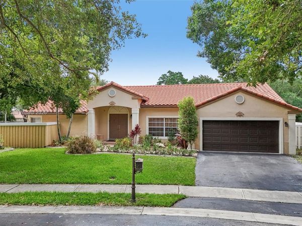 13100 NW 11th Dr , Sunrise, FL 33323