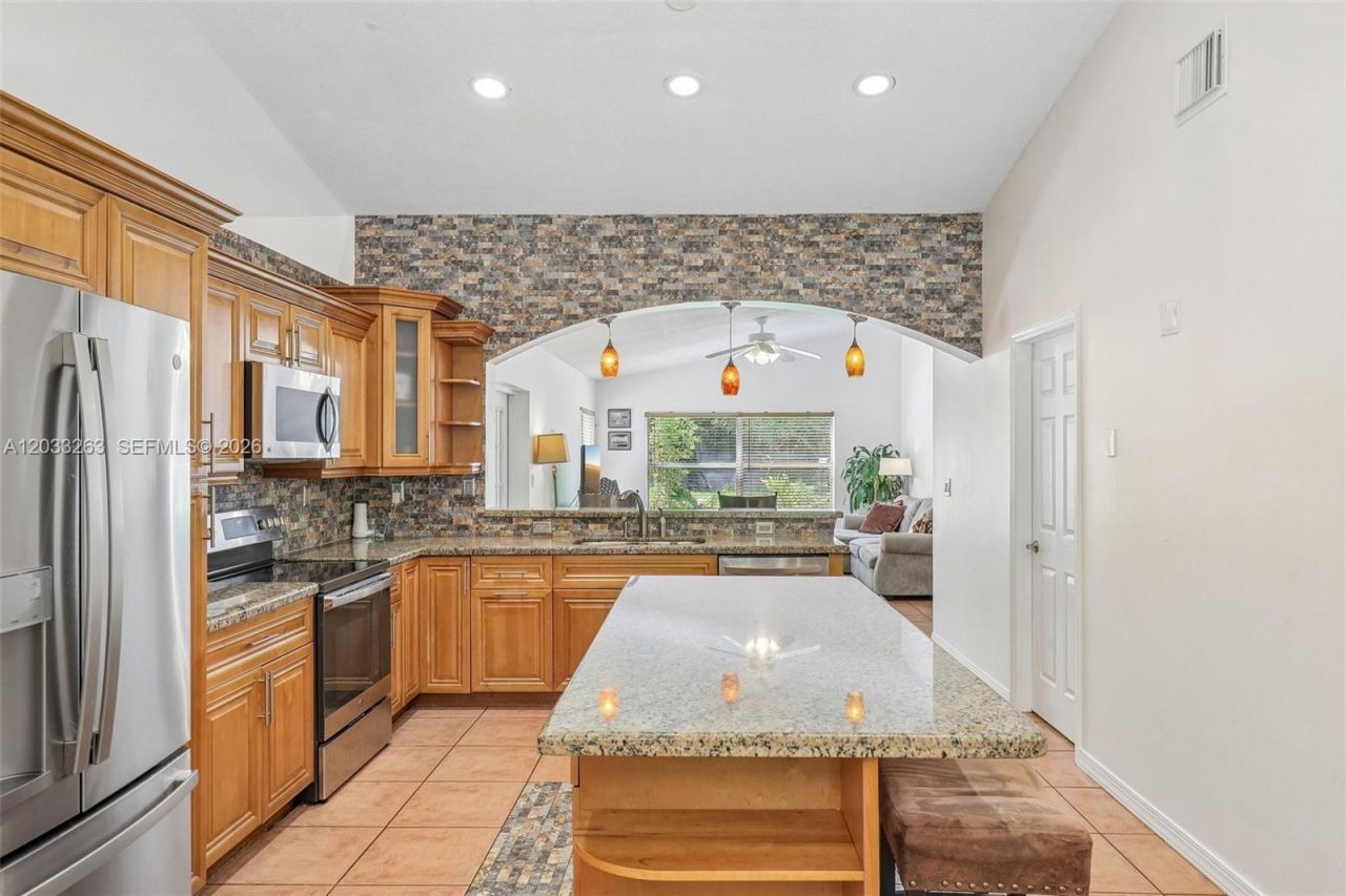 13100 NW 11th Dr , Sunrise, FL 33323 Photo