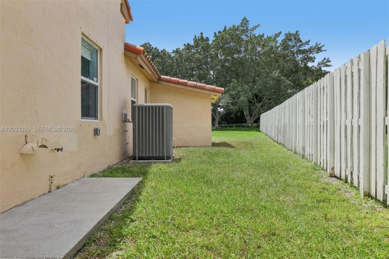 13100 NW 11th Dr , Sunrise, FL 33323 Photo