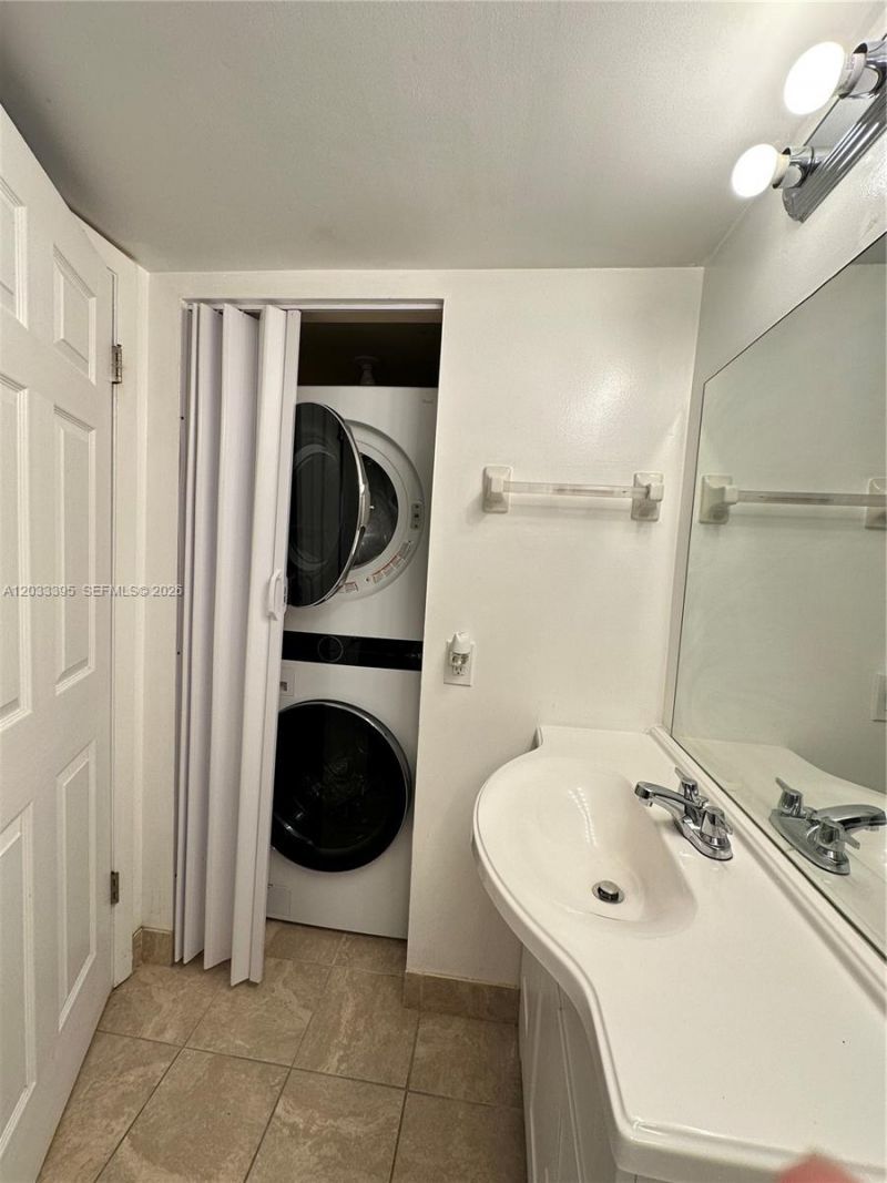 400 Commodore Dr , Unit 308, Plantation, FL 33325 Photo