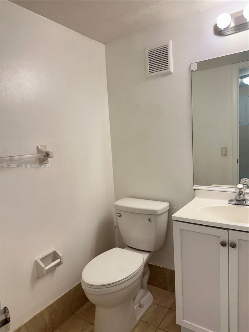 400 Commodore Dr , Unit 308, Plantation, FL 33325 Photo