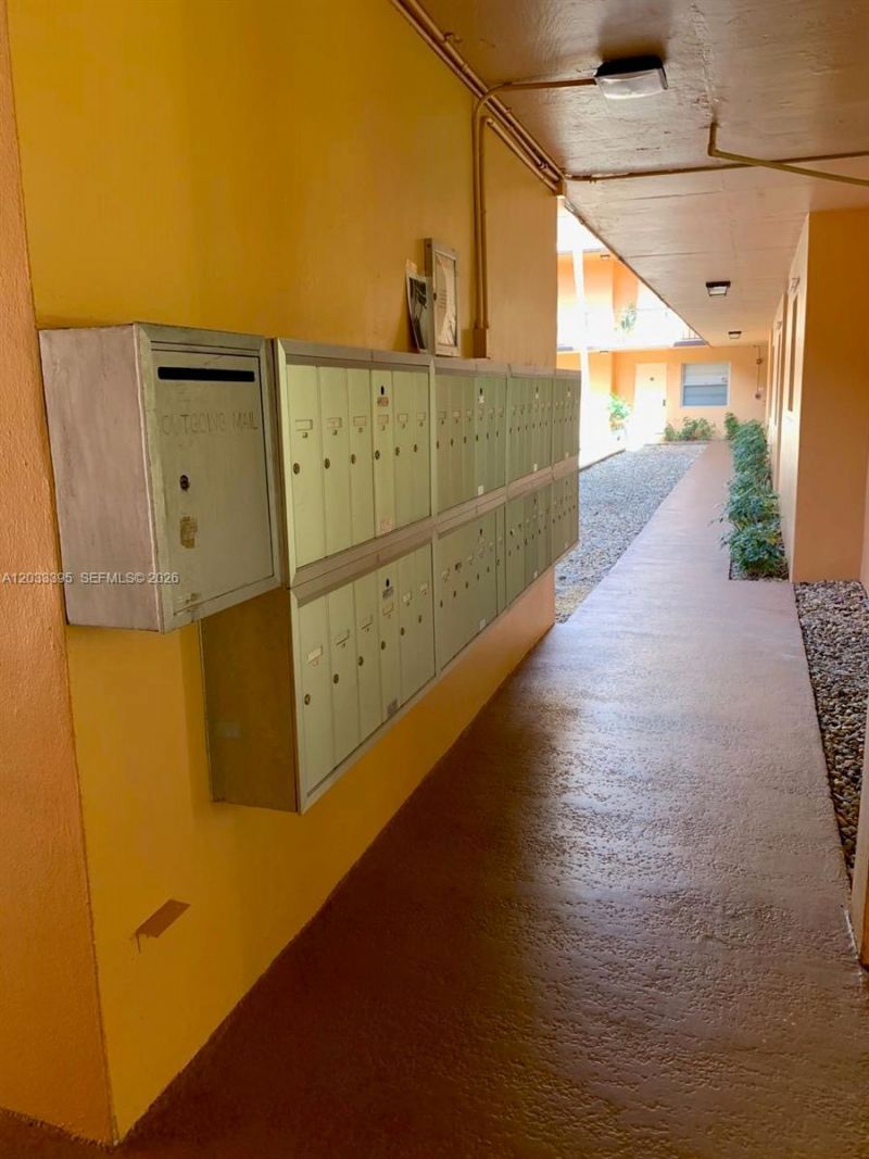 400 Commodore Dr , Unit 308, Plantation, FL 33325 Photo