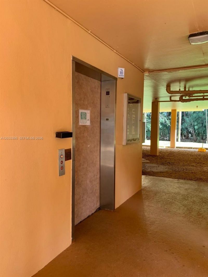 400 Commodore Dr , Unit 308, Plantation, FL 33325 Photo