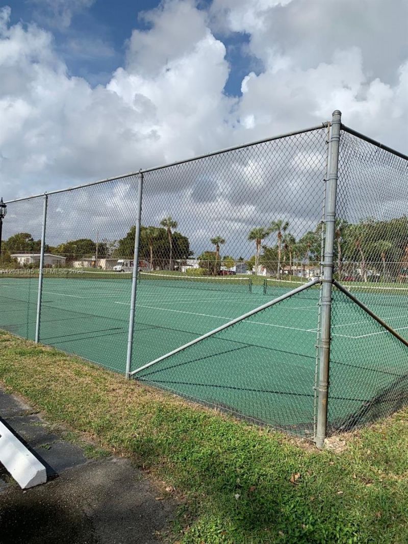 400 Commodore Dr , Unit 308, Plantation, FL 33325 Photo