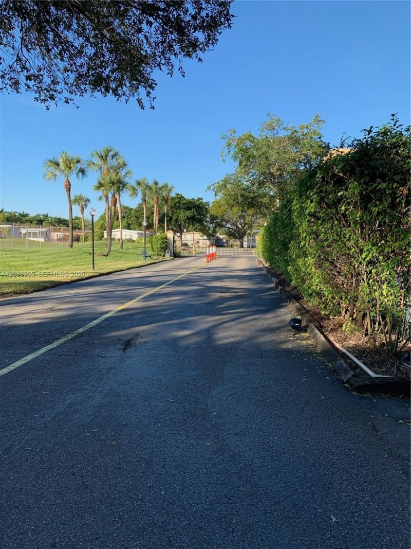 400 Commodore Dr , Unit 308, Plantation, FL 33325 Photo