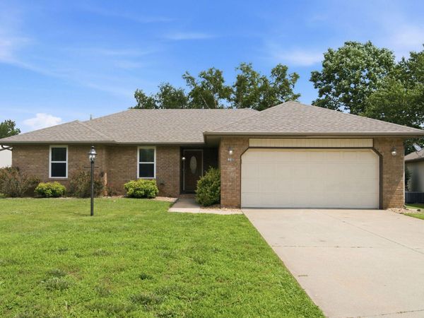 611 E Marian Court , Nixa, MO 65714