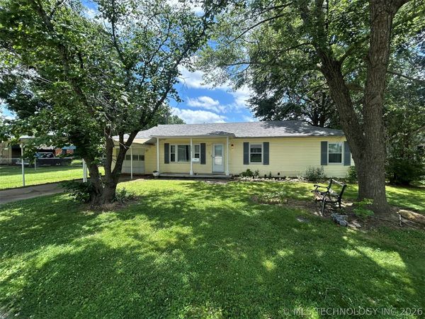 904 SE 2nd Street , Pryor, OK 74361