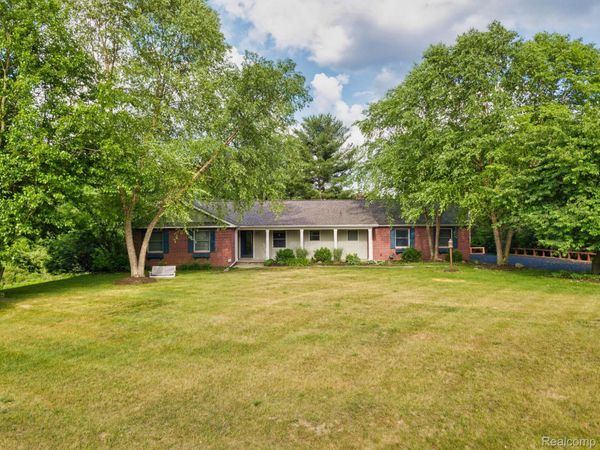 9787 York Woods Drive, York Township, Mi 48176