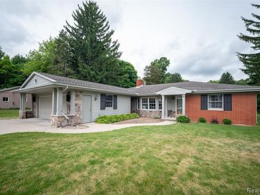 9404 River Road , Algonac, MI 48001