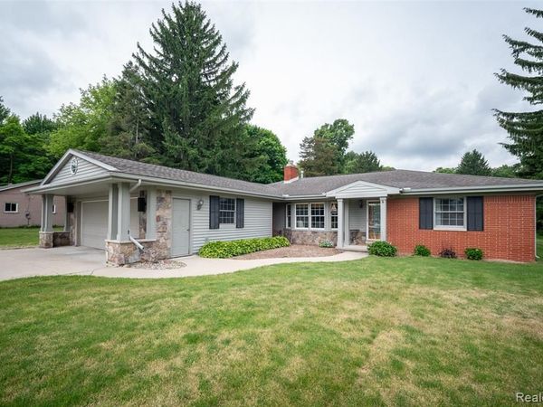 9404 River Road , Algonac, MI 48001