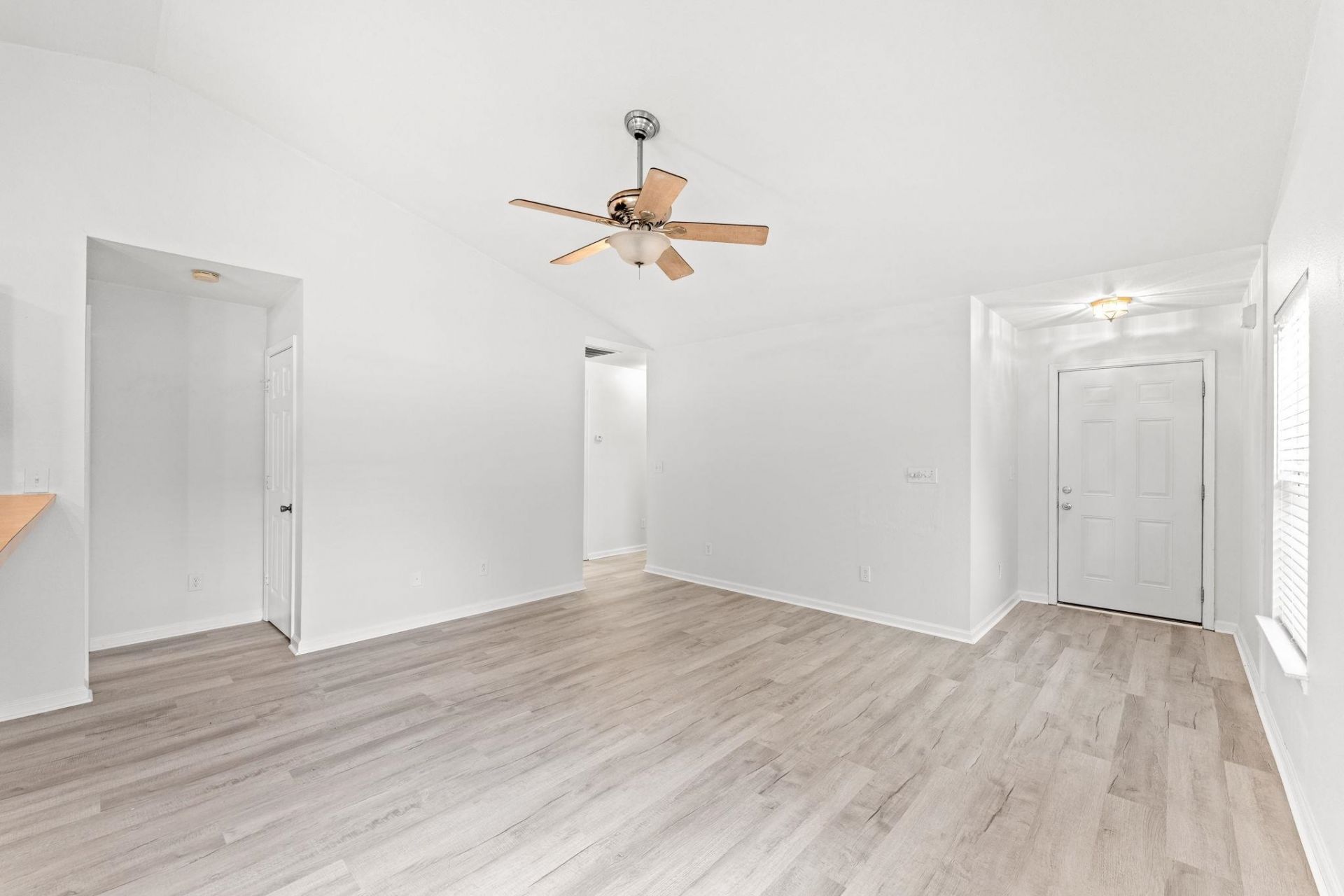 1117 Stoney Falls Blvd.  Photo 5