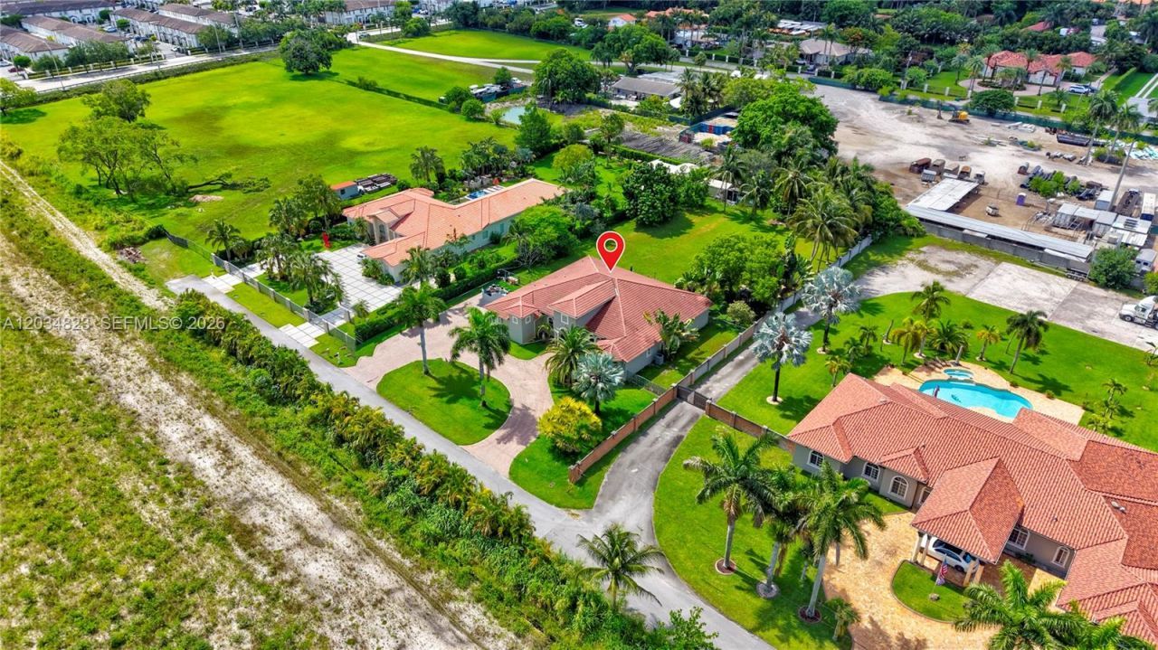 9810 NW 137th St , Hialeah Gardens, FL 33018 Photo