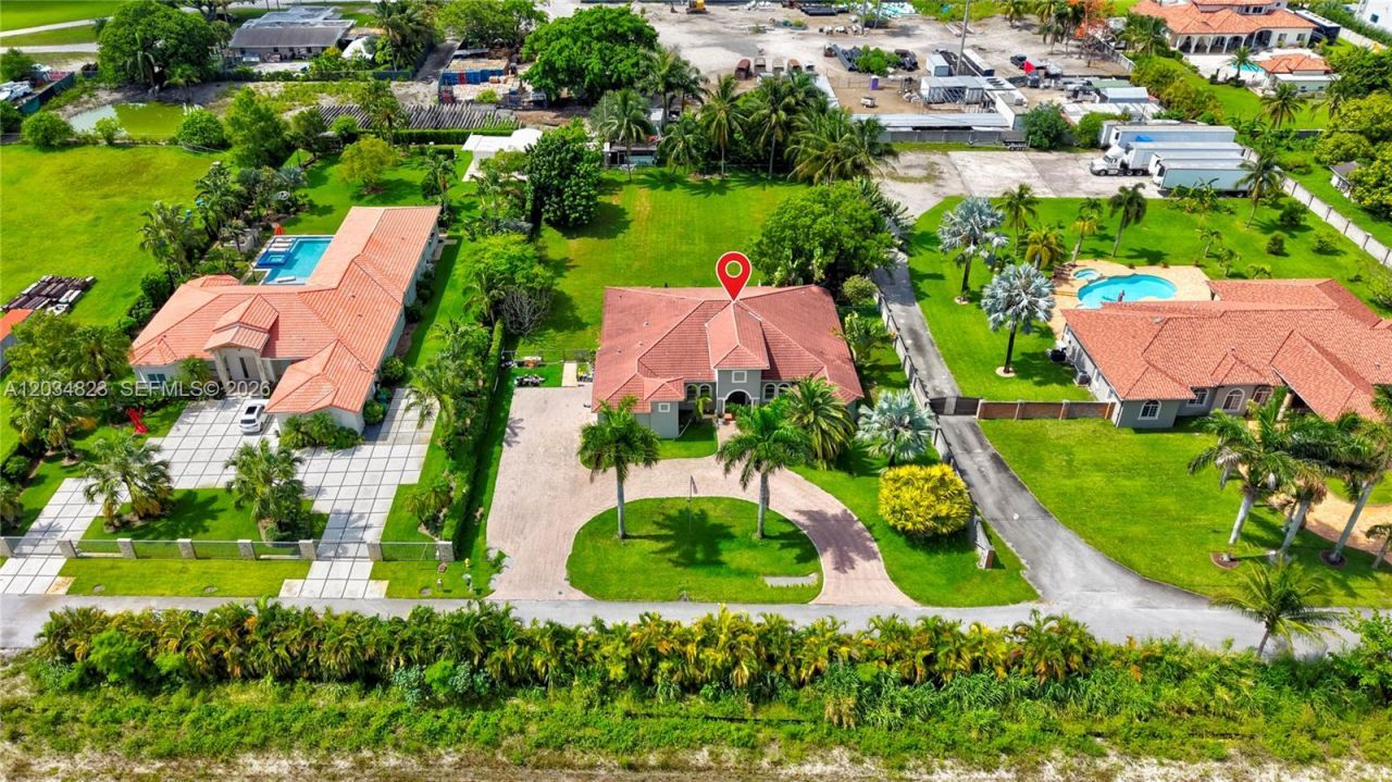 9810 NW 137th St , Hialeah Gardens, FL 33018 Photo