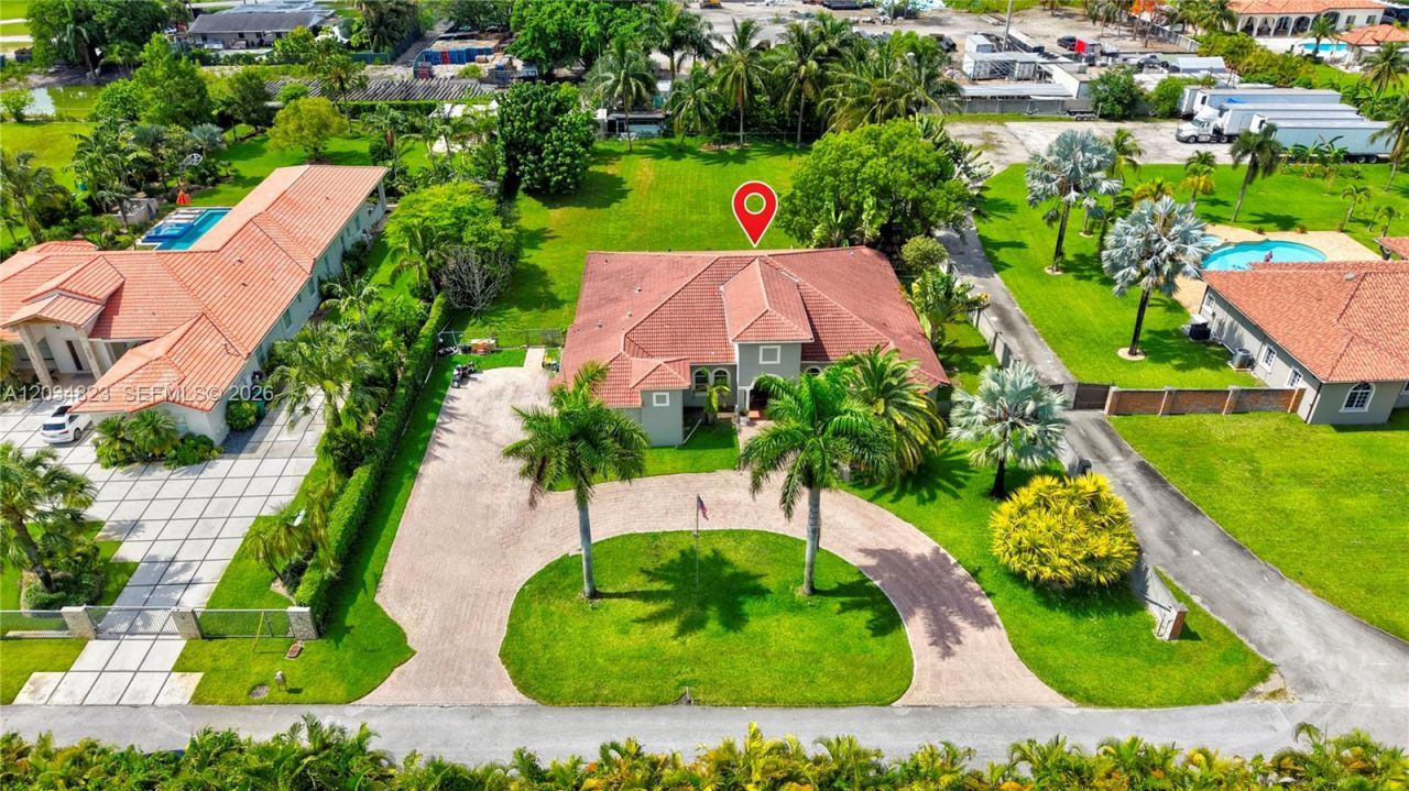9810 NW 137th St , Hialeah Gardens, FL 33018 Photo