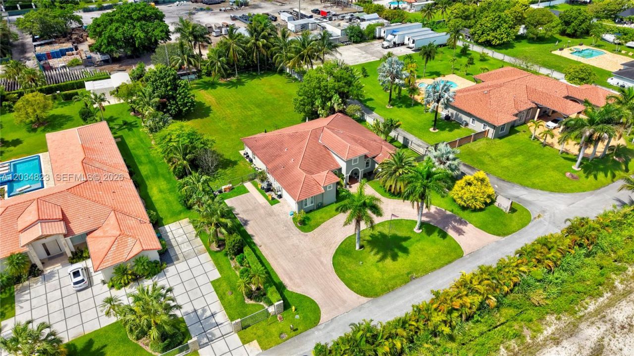 9810 NW 137th St , Hialeah Gardens, FL 33018 Photo