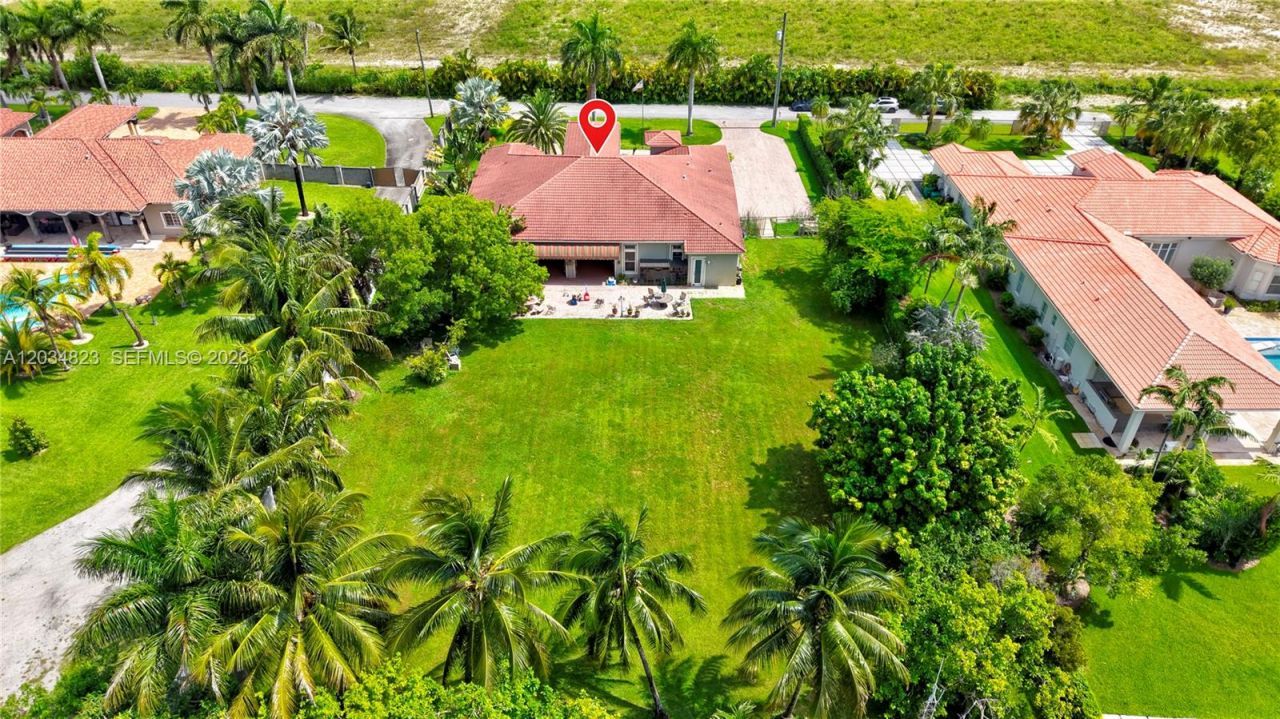 9810 NW 137th St , Hialeah Gardens, FL 33018 Photo