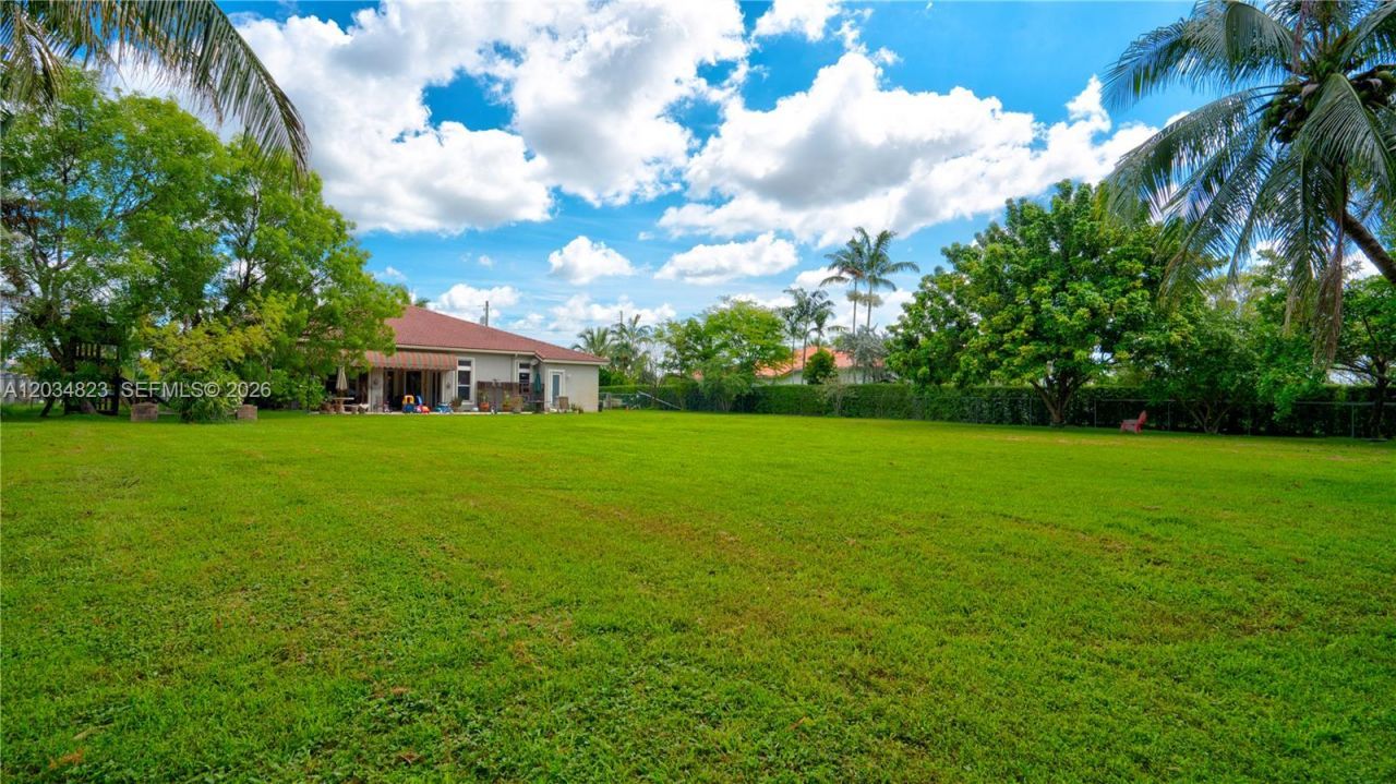 9810 NW 137th St , Hialeah Gardens, FL 33018 Photo