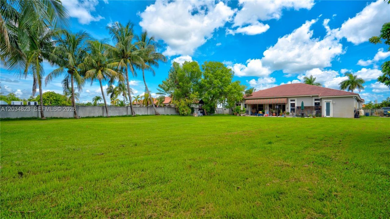 9810 NW 137th St , Hialeah Gardens, FL 33018 Photo