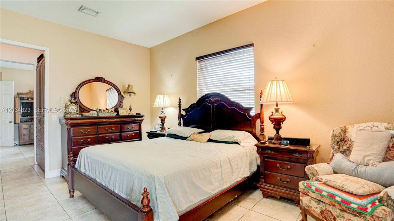 9810 NW 137th St , Hialeah Gardens, FL 33018 Photo