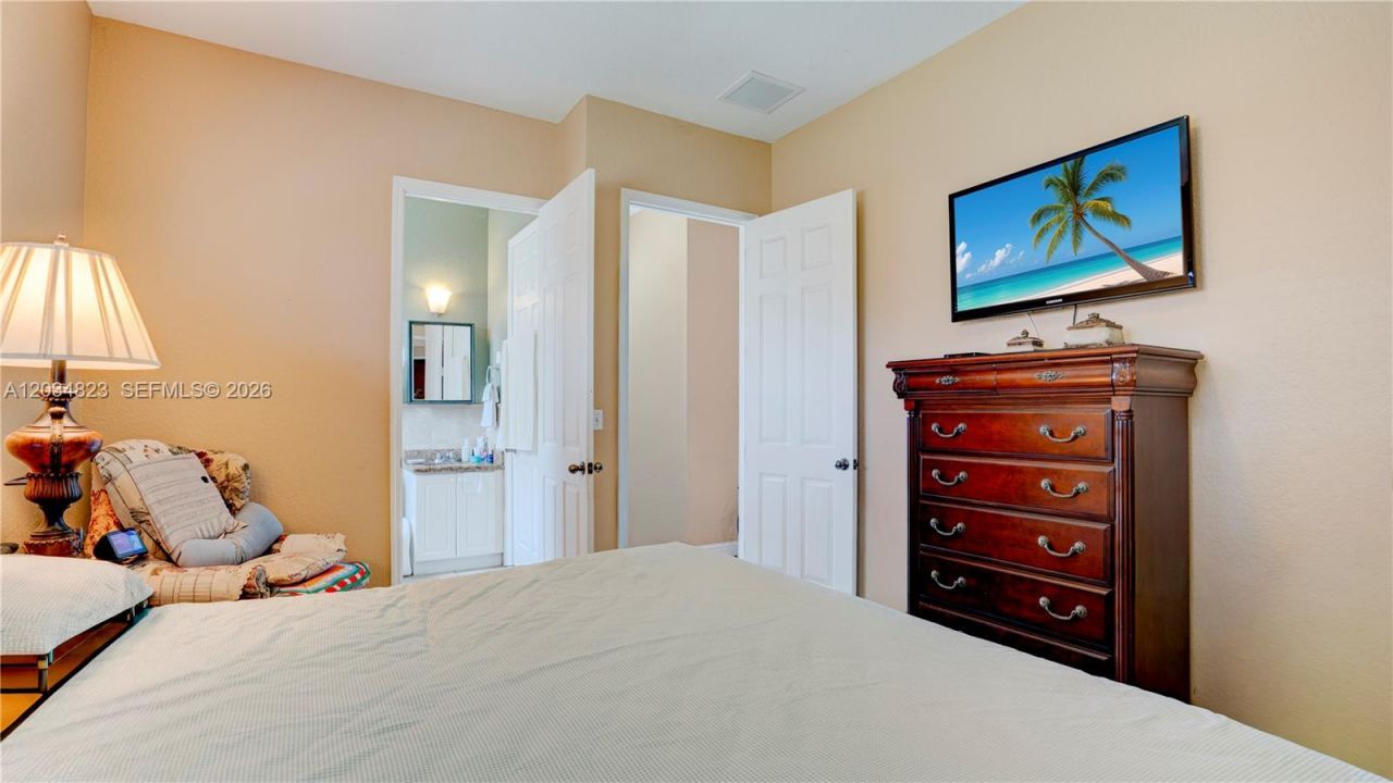 9810 NW 137th St , Hialeah Gardens, FL 33018 Photo