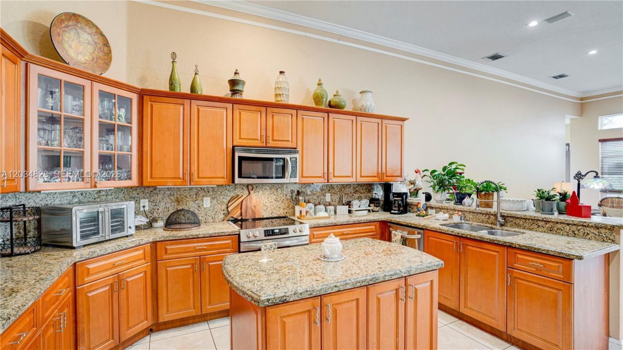 9810 NW 137th St , Hialeah Gardens, FL 33018 Photo