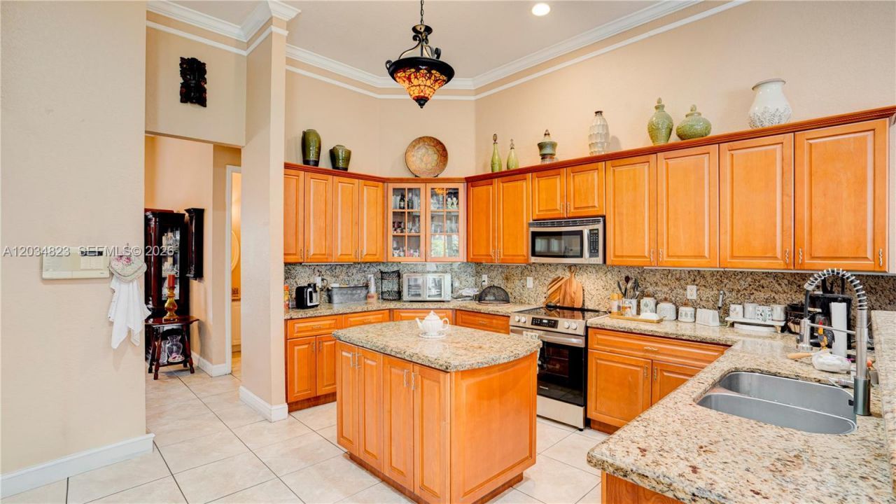 9810 NW 137th St , Hialeah Gardens, FL 33018 Photo