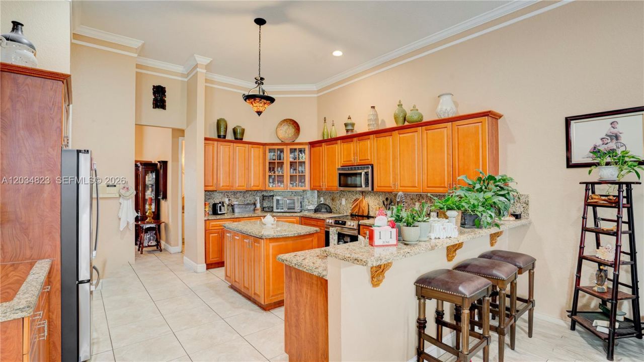 9810 NW 137th St , Hialeah Gardens, FL 33018 Photo