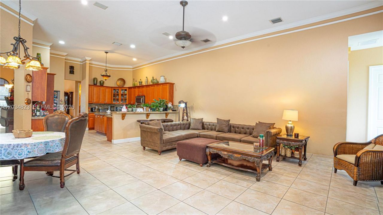 9810 NW 137th St , Hialeah Gardens, FL 33018 Photo