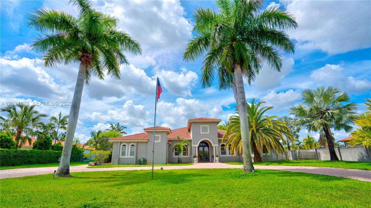 9810 NW 137th St , Hialeah Gardens, FL 33018 Photo