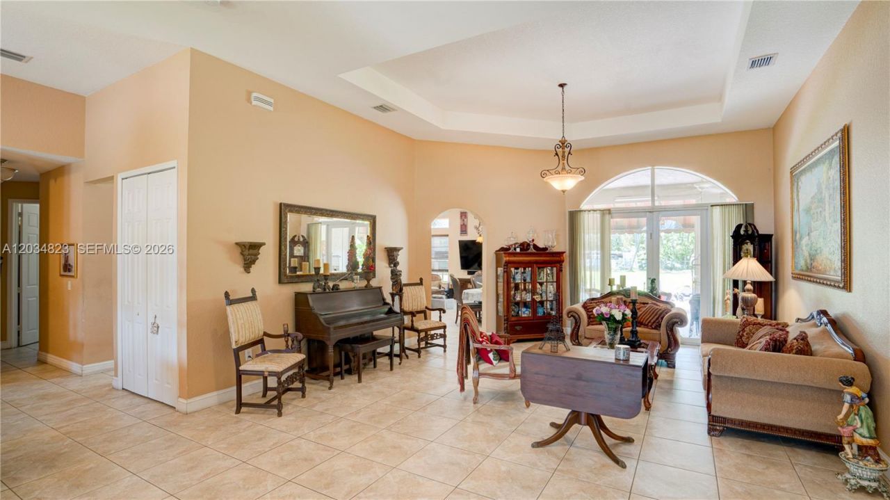 9810 NW 137th St , Hialeah Gardens, FL 33018 Photo