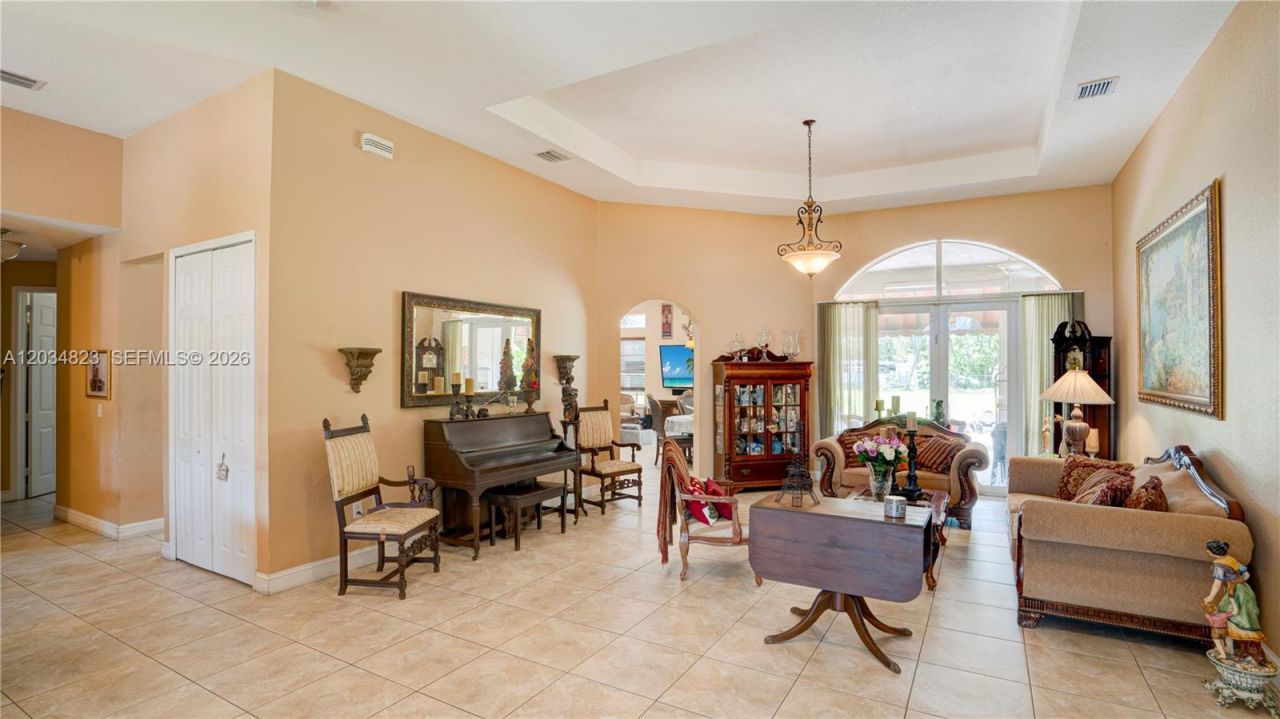 9810 NW 137th St , Hialeah Gardens, FL 33018 Photo