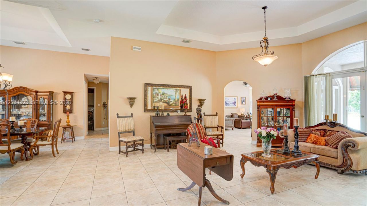 9810 NW 137th St , Hialeah Gardens, FL 33018 Photo