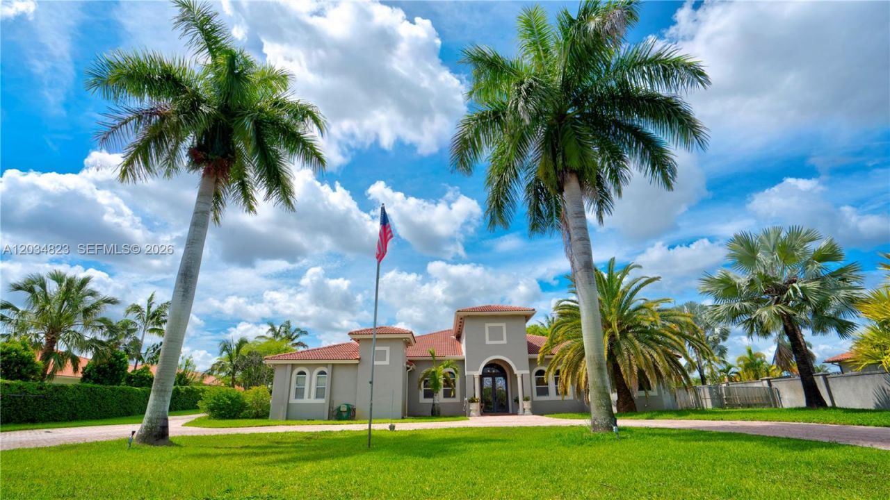 9810 NW 137th St , Hialeah Gardens, FL 33018 Photo