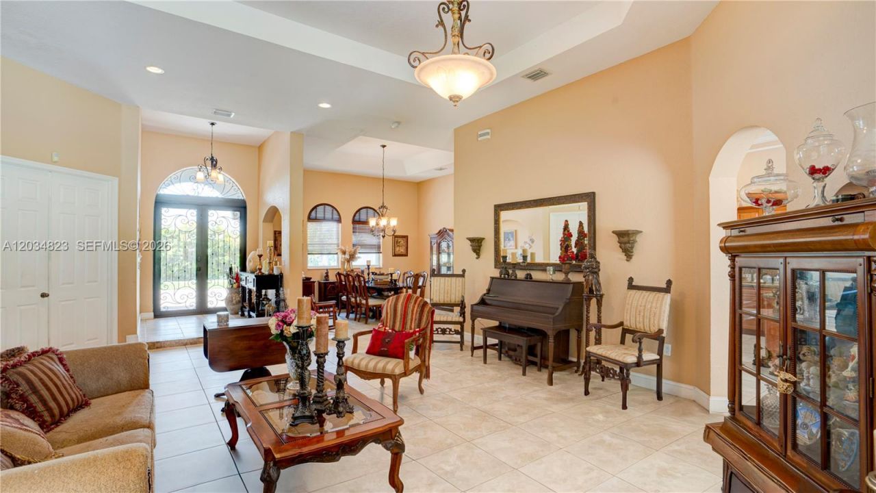 9810 NW 137th St , Hialeah Gardens, FL 33018 Photo