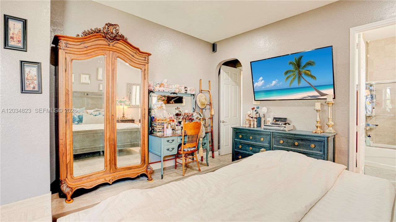 9810 NW 137th St , Hialeah Gardens, FL 33018 Photo