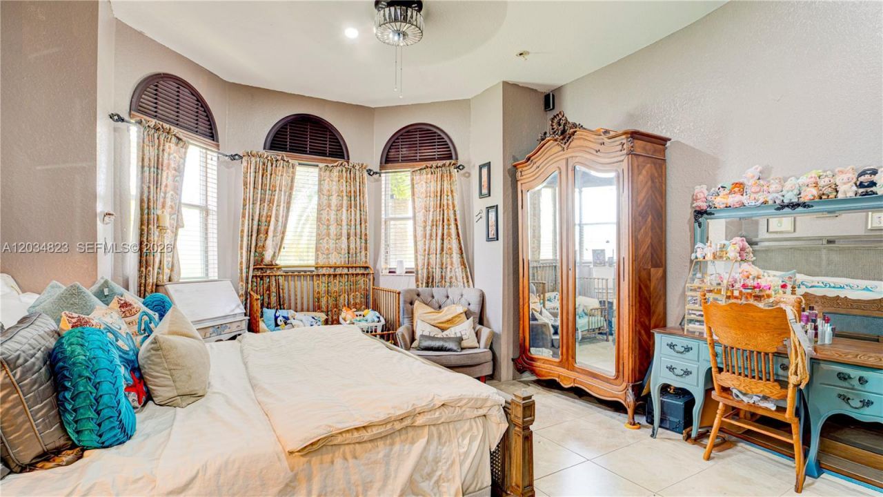 9810 NW 137th St , Hialeah Gardens, FL 33018 Photo
