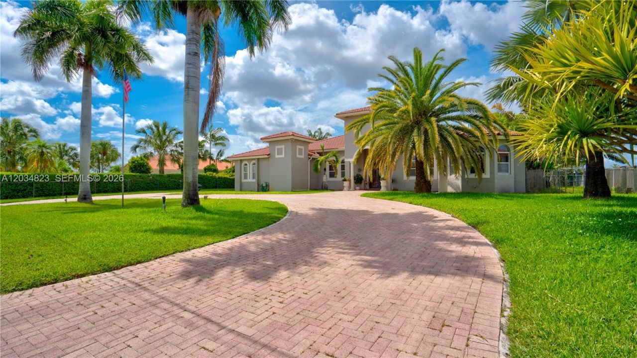 9810 NW 137th St , Hialeah Gardens, FL 33018 Photo