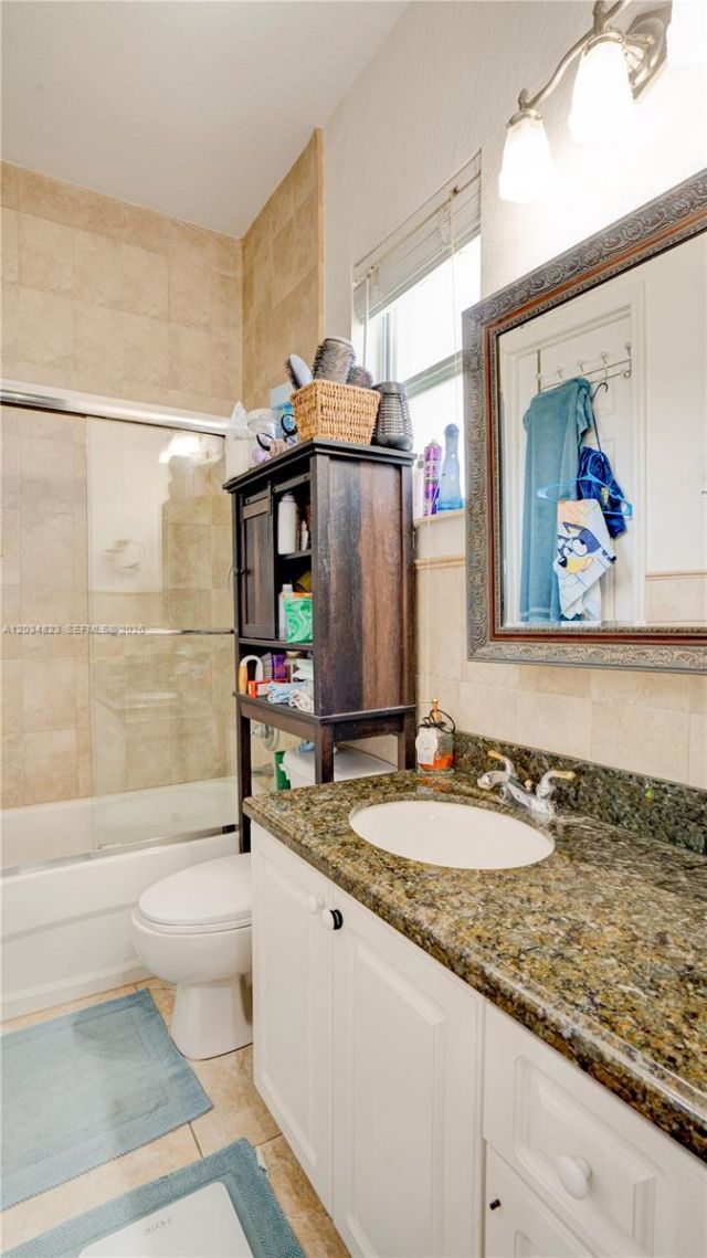 9810 NW 137th St , Hialeah Gardens, FL 33018 Photo