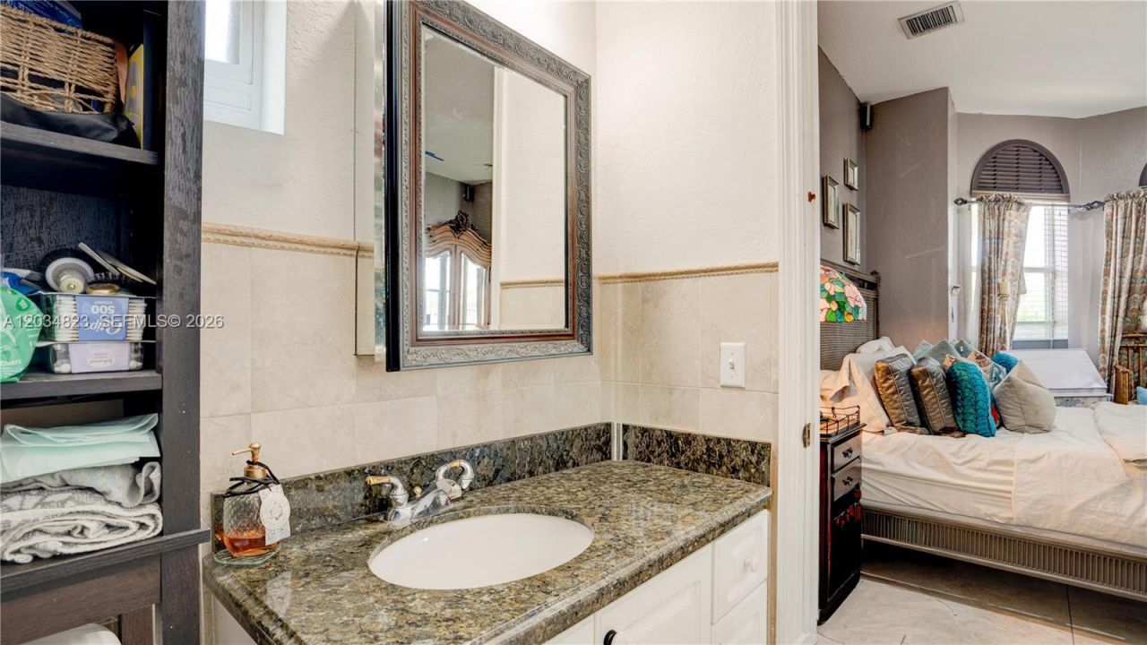 9810 NW 137th St , Hialeah Gardens, FL 33018 Photo