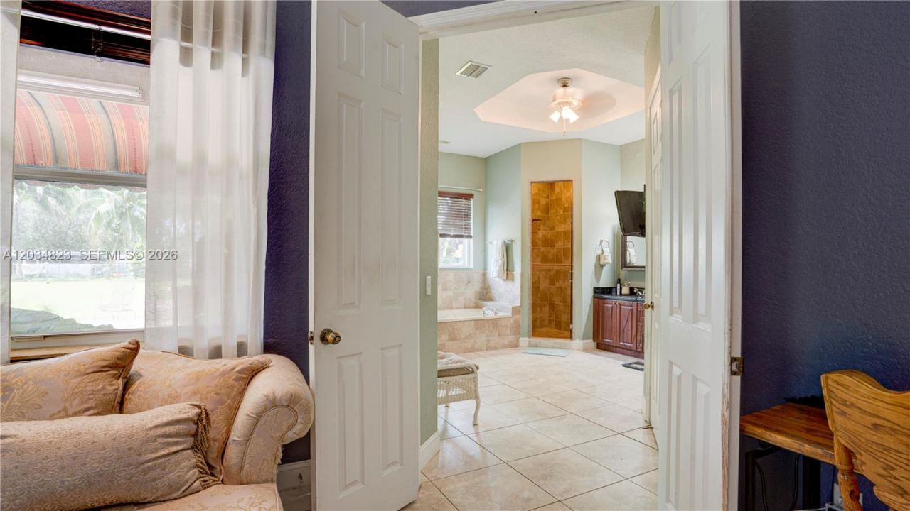 9810 NW 137th St , Hialeah Gardens, FL 33018 Photo