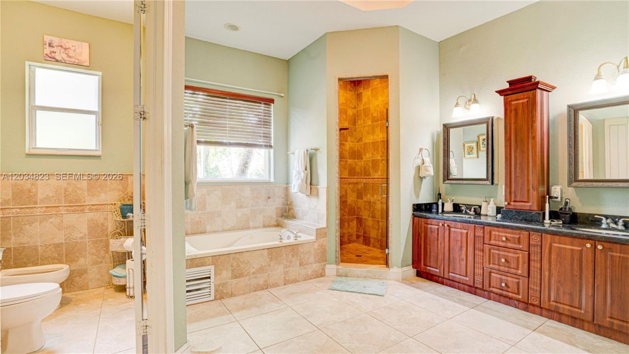 9810 NW 137th St , Hialeah Gardens, FL 33018 Photo