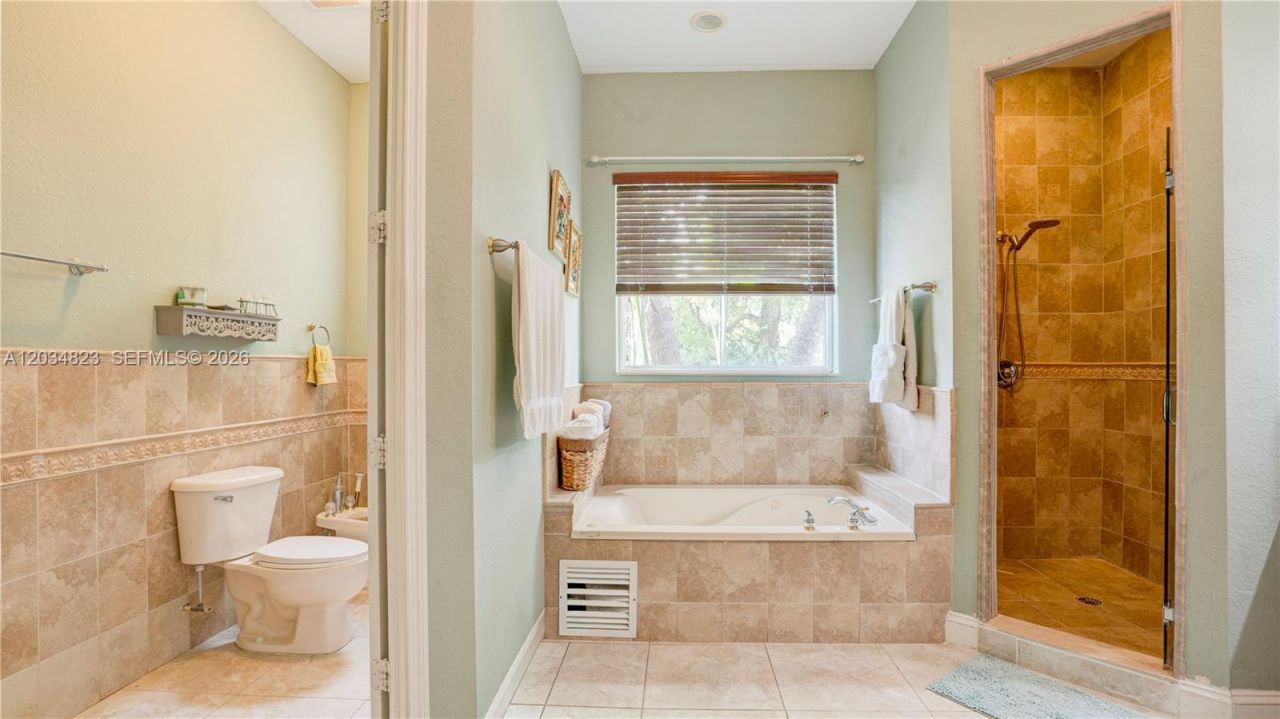 9810 NW 137th St , Hialeah Gardens, FL 33018 Photo