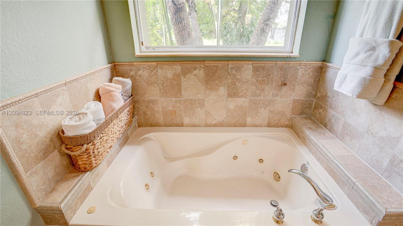 9810 NW 137th St , Hialeah Gardens, FL 33018 Photo