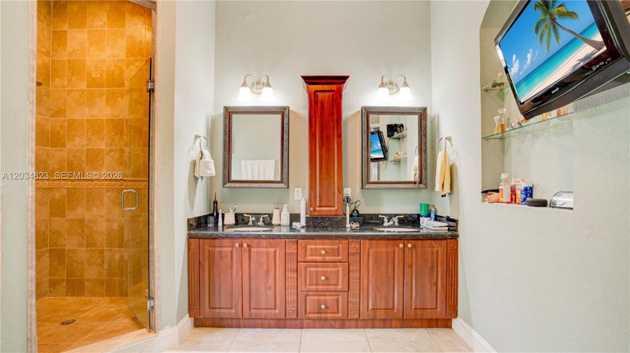 9810 NW 137th St , Hialeah Gardens, FL 33018 Photo