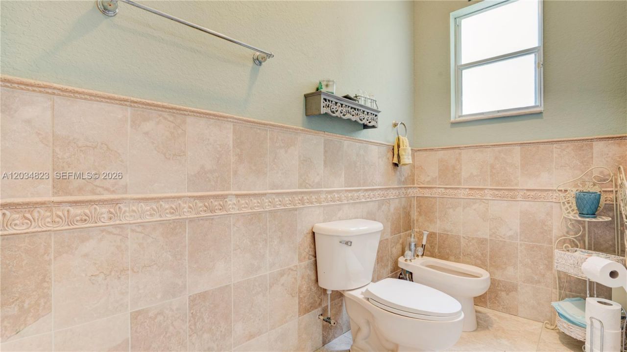 9810 NW 137th St , Hialeah Gardens, FL 33018 Photo