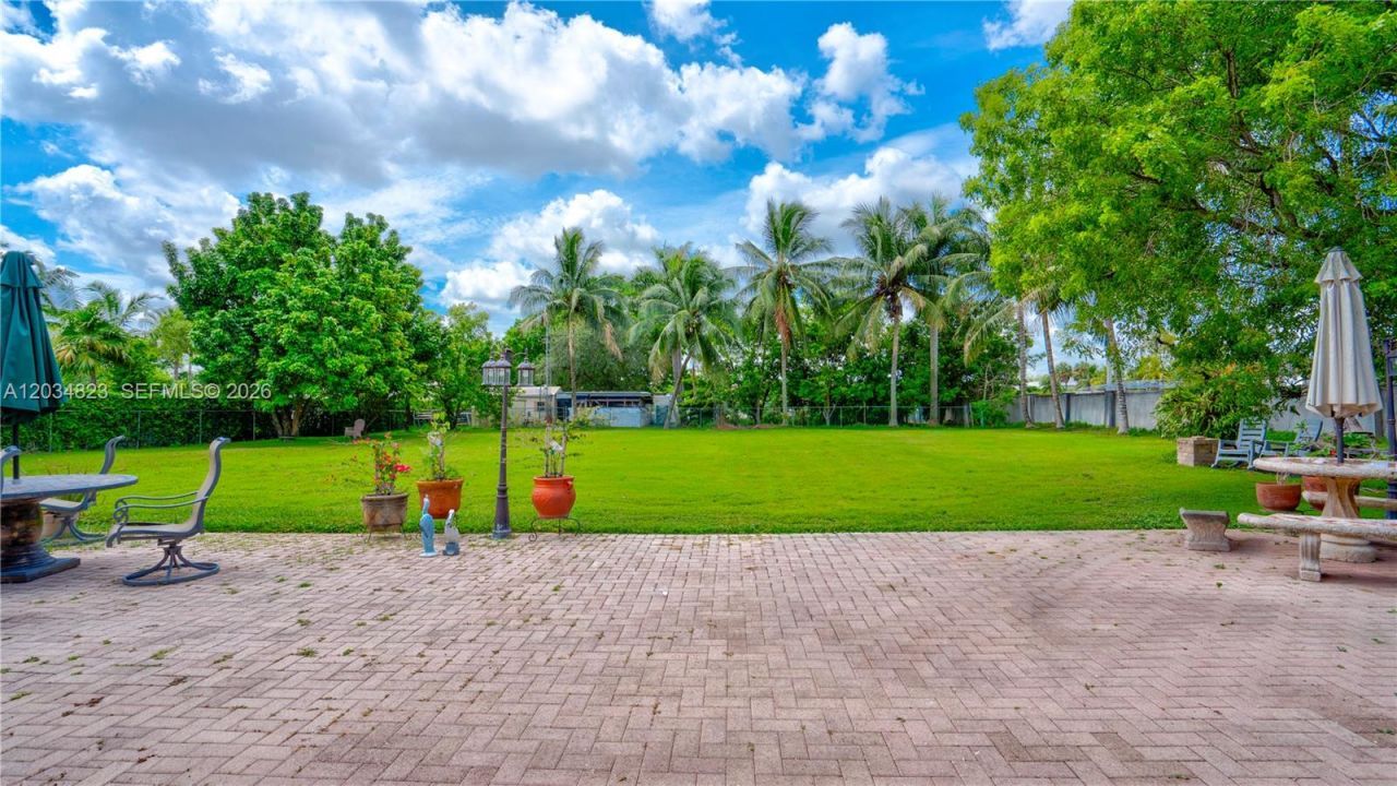 9810 NW 137th St , Hialeah Gardens, FL 33018 Photo