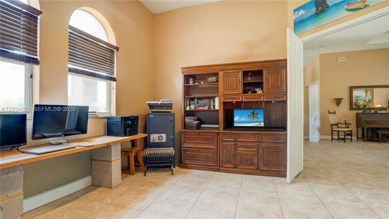 9810 NW 137th St , Hialeah Gardens, FL 33018 Photo