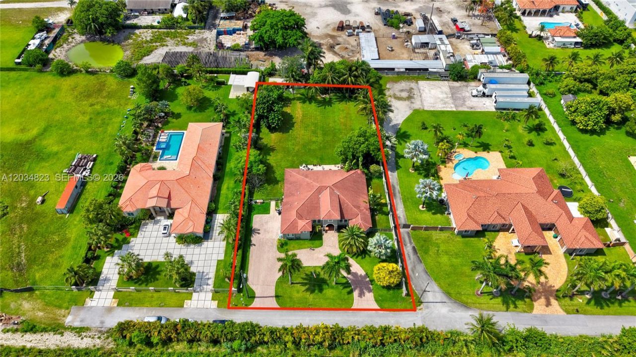 9810 NW 137th St , Hialeah Gardens, FL 33018 Photo