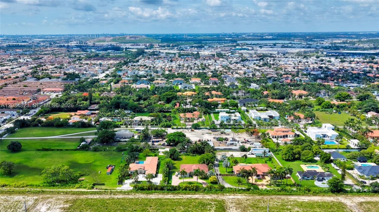 9810 NW 137th St , Hialeah Gardens, FL 33018 Photo