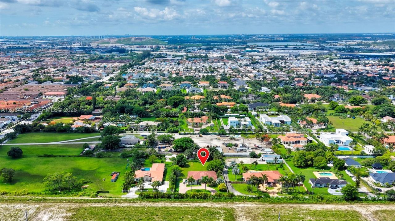 9810 NW 137th St , Hialeah Gardens, FL 33018 Photo